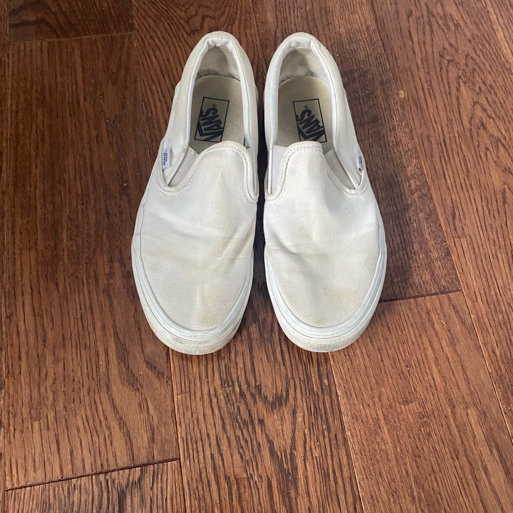 Size: 10 (fits a big smaller)